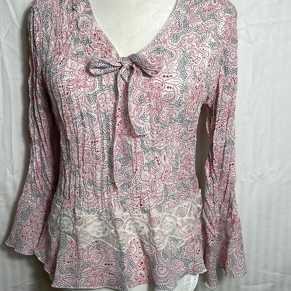 Robbie Bee Long Sleeve, V Neck Top.